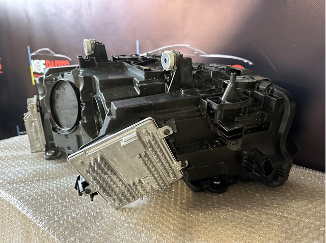 Купити 63115A0E602 BMW Права блок фара