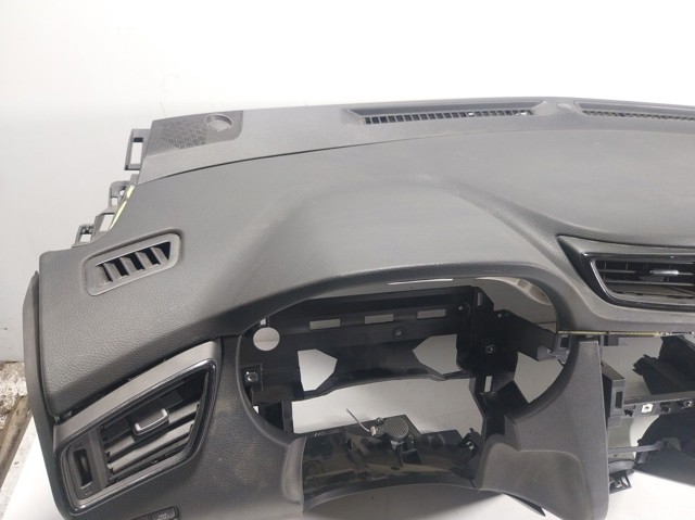 682004CC0A Nissan/Infiniti Передня панель