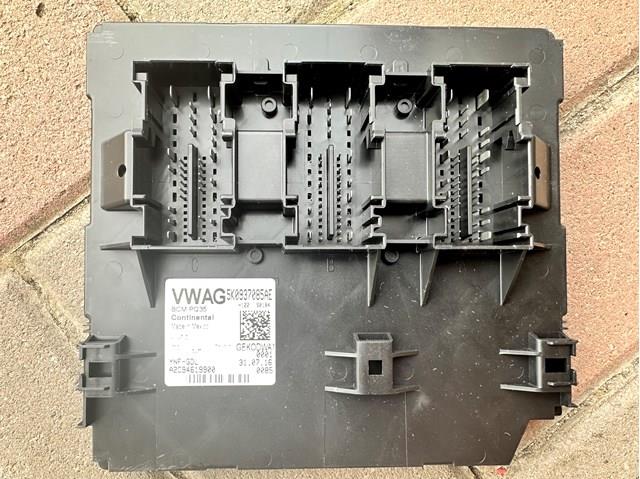  VAG 5K0937085AE ціна, від 25.34 USD