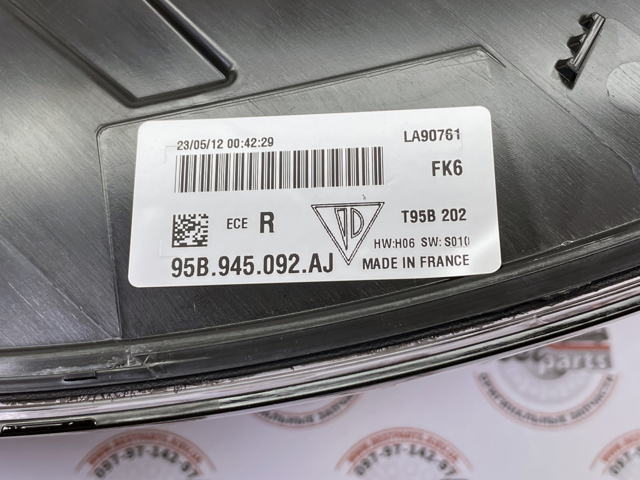 Фара задня права зовнішня Porsche 95B945092AJ ціна, від 468.63 USD