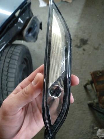 Повторювач повороту на крилі, правий 7P5949102 Porsche