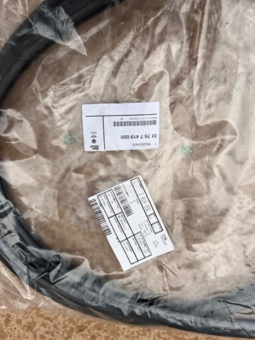 Купити 51767419000 BMW Гумка під капот
