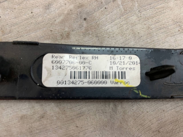 Правий катафот заднього бампера Tesla 600770600C ціна, від 18.56 USD