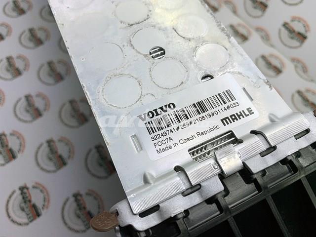 Радіатор інтеркулера Volvo 32249741