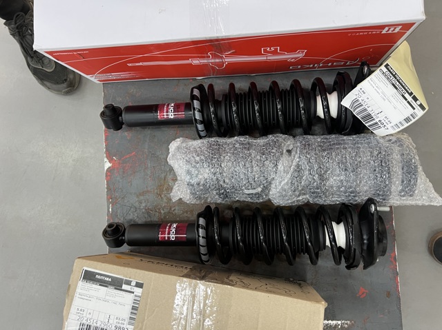 Купити 20380AL00A Subaru Задні пружини