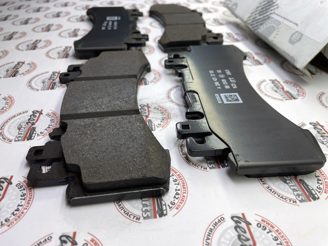 A0004213602 Mercedes Передні гальмівні колодки