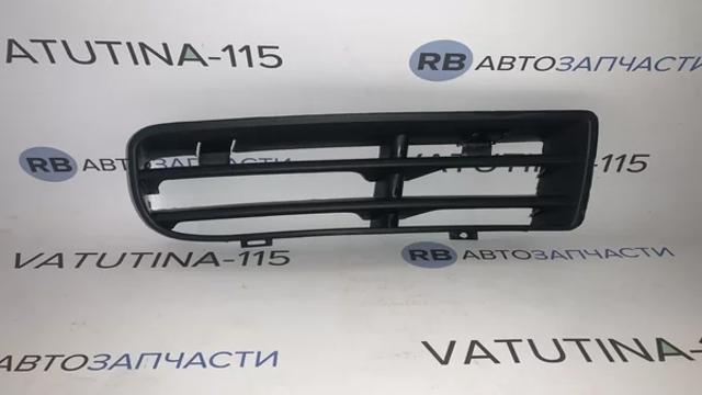 Решітка переднього бампера, права KH9523998 Elit