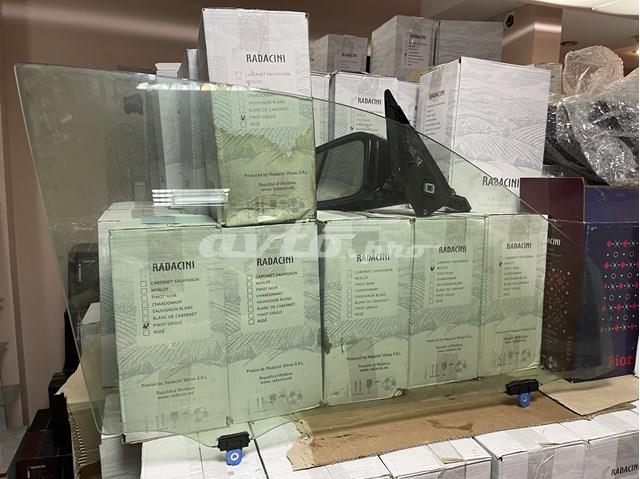 Скло передніх дверей, лівою Toyota 6810260600 ціна, від 493.29 USD