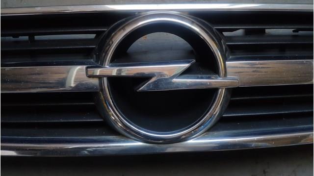 Решітка радіатора 93174311 Opel