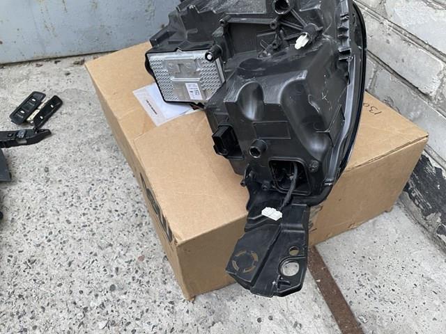 Кронштейн-адаптер кріплення фари передньої, лівою 1674017680 Peugeot/Citroen