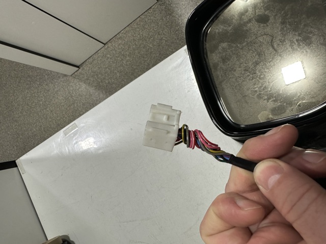 Праве бічне дзеркало Toyota 8791060830C0 ціна, від 241.25 USD