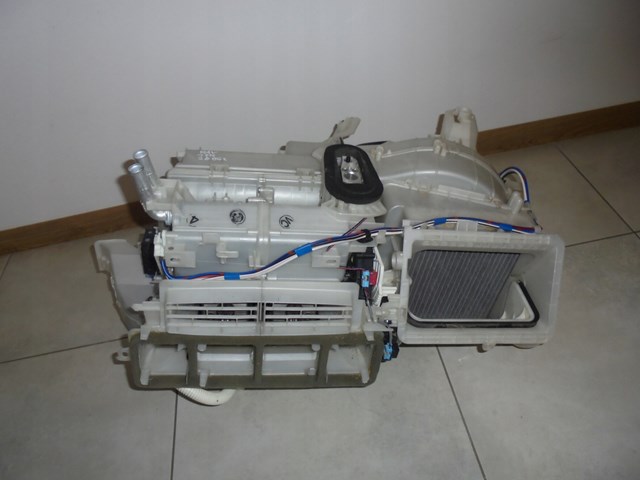 Двигун вентилятора пічки (обігрівача салону) Toyota 2727008105 ціна, від 77.30 USD