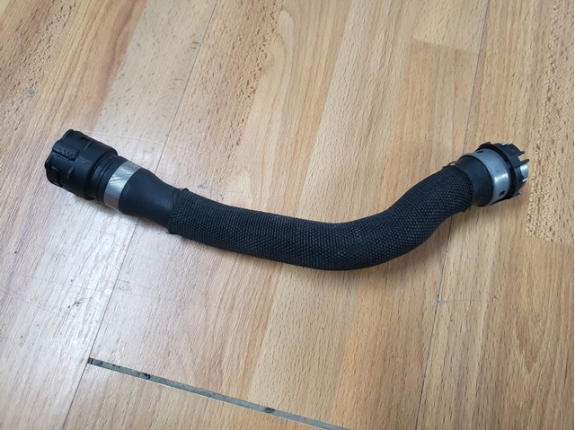 Патрубок системи охолодження Mercedes A2235011401