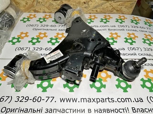 4806860060 Toyota Важіль передньої підвіски нижній, правий