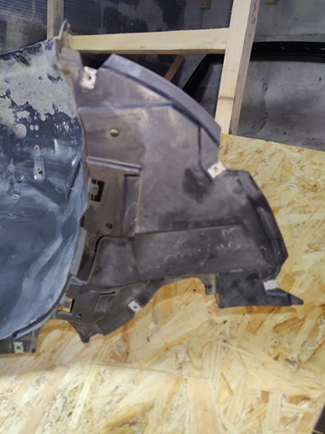  Підкрилок передній правий Audi Q3 