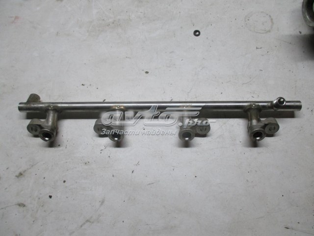 Паливна рампа Mazda PY0113150A