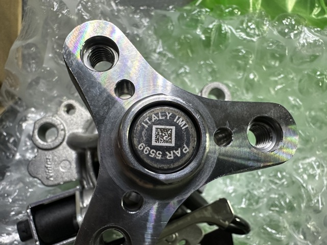 Купити 104123463 Land Rover Насос охолоджуючої рідини