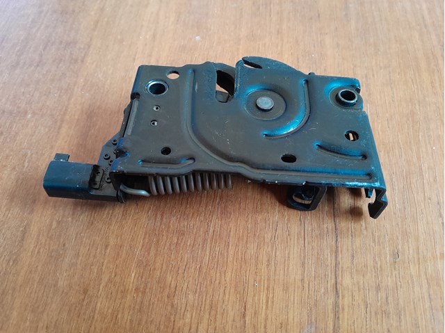LJ6Z16700A Ford Запор капота (замок і привід замка капота)