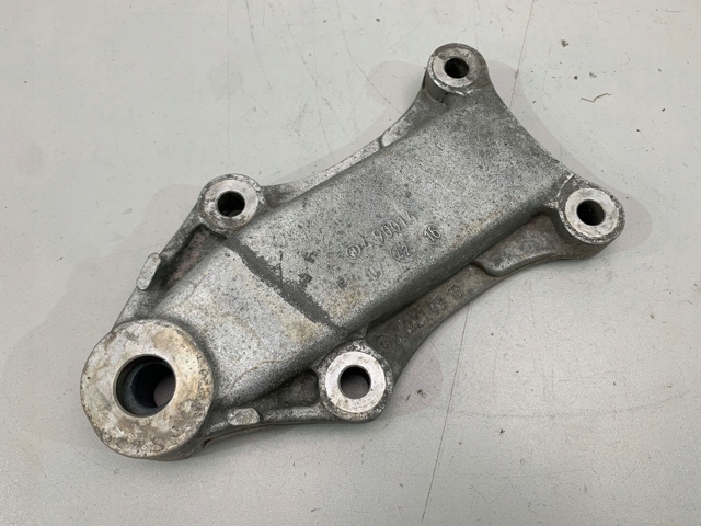  Mercedes A2210318