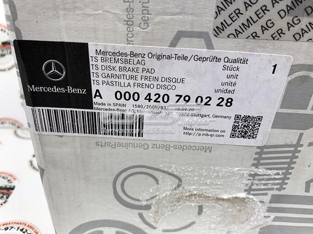 Тормозні колодки Mercedes A0004207902