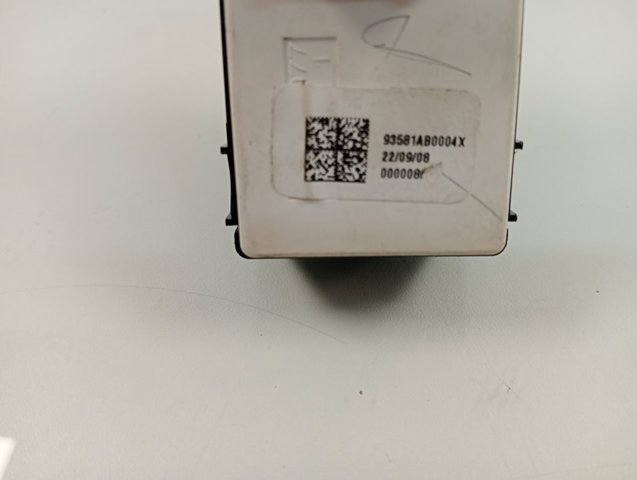 Кнопка вмикання двигуна склопідіймача задня Hyundai/Kia 93581AB0004X ціна, від 13.84 USD