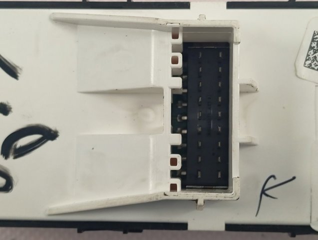 Кнопка підйомника переднього лівого скла Hyundai/Kia 93571N73004X