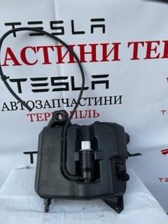 Бачок омивача скла Tesla 149040000C