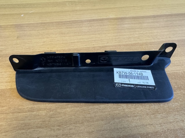 Бризговики передній, правий Mazda KB7W56114B