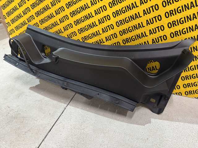 KN0W507S0A Mazda Водостік лобового скла, жабо