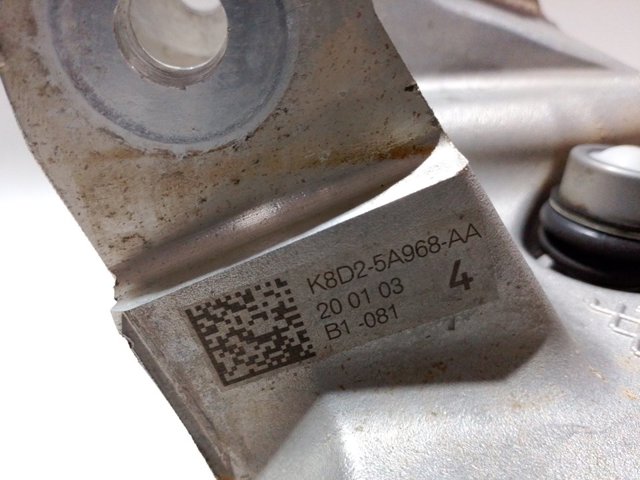 LR114257 Land Rover Цапфа поворотна права
