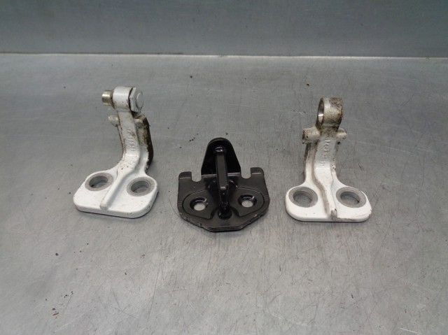 Купити LR027584 Land Rover Петля водійських дверей