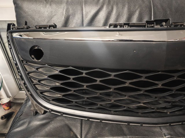 EH45501T0H Mazda Решітка переднього бампера