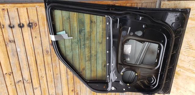 Двері передні, праві на Land Rover Freelander (L359)