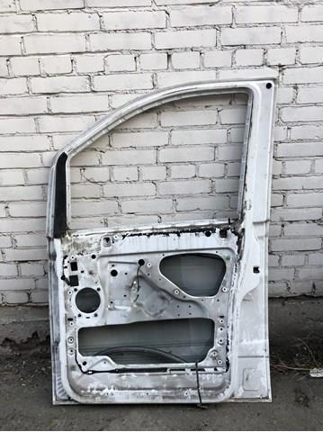 Пасажирські передні двері на Mercedes Vito II 639