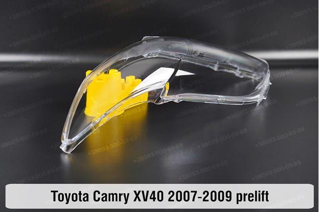 Фара передня права Toyota 8113033611