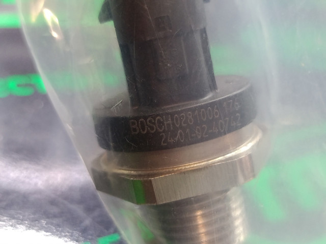 Датчик тиску палива 281006176 Bosch