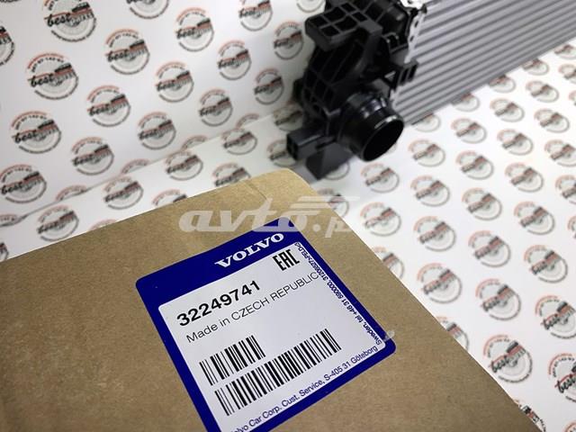 Інтеркулер 32249741 Volvo