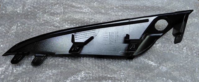 622575MP1B Nissan/Infiniti Решітка переднього бампера, ліва