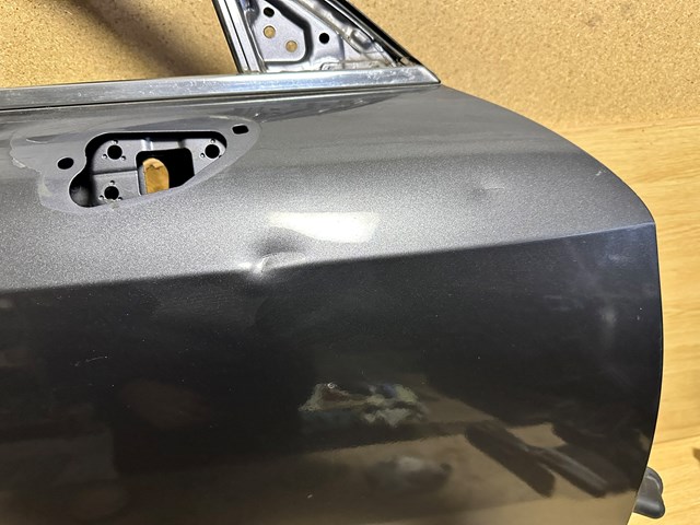 Двері праві передні 6700153100 Toyota
