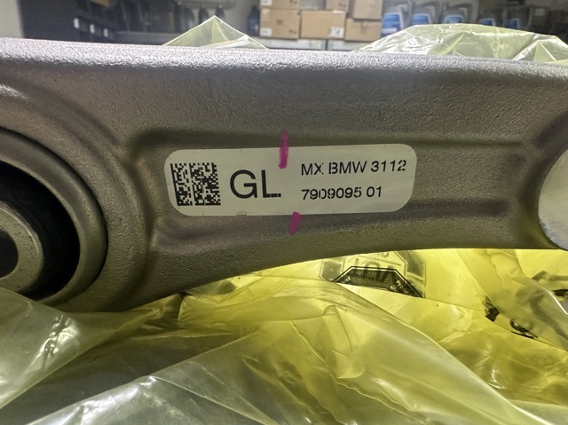 Купити 31107909095 BMW Лівий важіль передній нижній підвіски