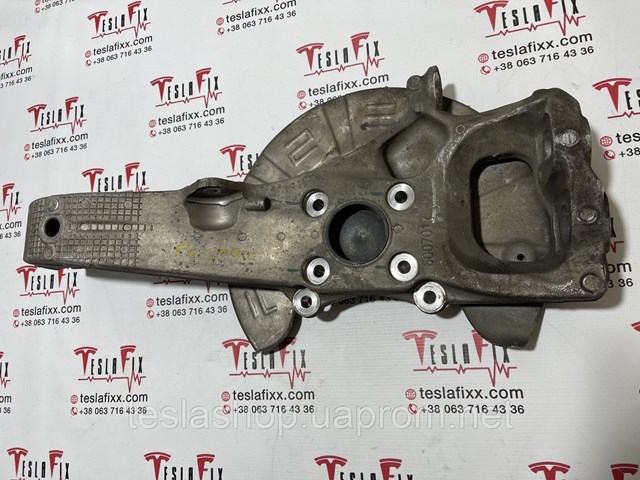Цапфа - поворотний кулак передній, лівий 104305200A Tesla