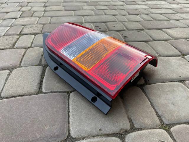 Задній правий стоп Polcar 956888E