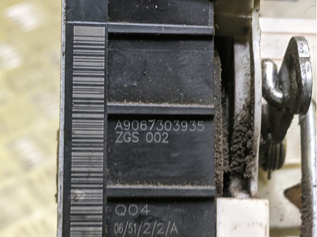 A9067303935 Mercedes Замок задніх правих распашних дверей