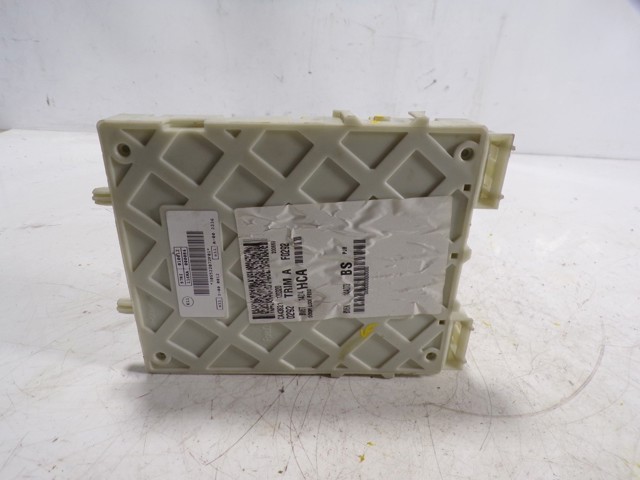 Коробка запобіжників Ford 2443670 ціна, від 60.81 USD