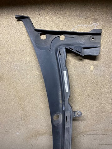  100897600F Tesla