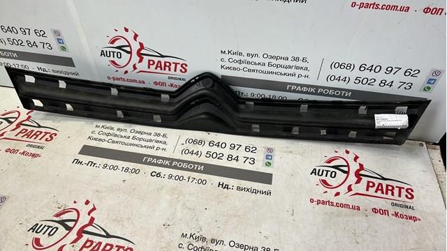 Решітка радіатора 98117893XT Peugeot/Citroen