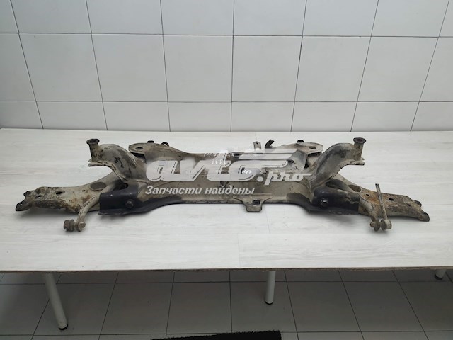 Передня балка на Toyota Corolla  E18