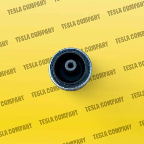 Кронштейн компресора кондиціонера 167362700D Tesla
