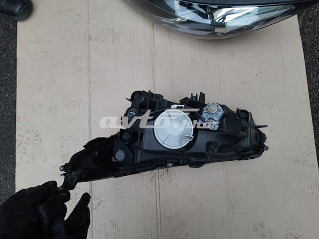 Фара передня права Toyota 8114578050