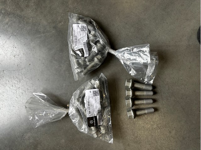 Купити A9069900007 Mercedes Колісний болт